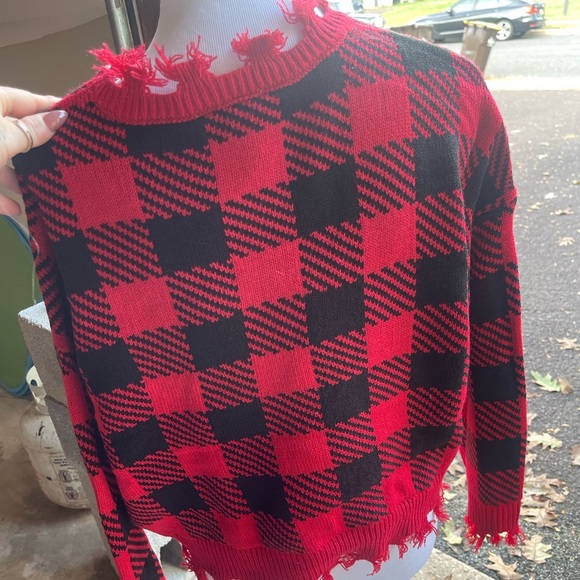 Checkered Sweater - Picture 3 of 3